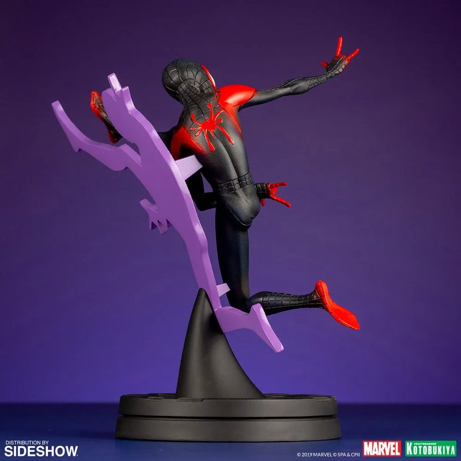 Miles Morales (Hero Suit Version) – Kotobukiya – ActionFigure Brasil — iluminação de estúdio