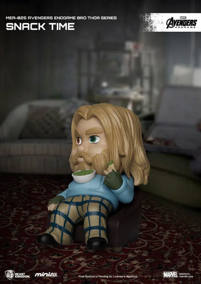 Mini Egg Attack "Avengers: Endgame" "Casual Thor" Series 1 Snack Timeㅤ – Beast Kingdom – ActionFigureBrasil — ângulo diferente