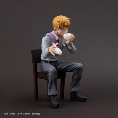 Mob Psycho 100 III - Reigen Arataka (Bunbougu Cafe, Union Creative International Ltd)ㅤ – Union Creative International Ltd as ManufacturerBunbougu Cafe as Distributor – ActionFigure Brasil — ângulo diferente