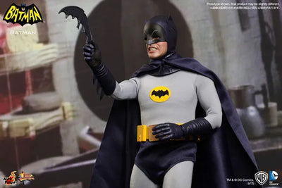Movie Masterpiece - Batman 1966 TV Series 1/6 Scale Figure: Batmanㅤ – Gantaku – ActionFigure Brasil — com base expositora