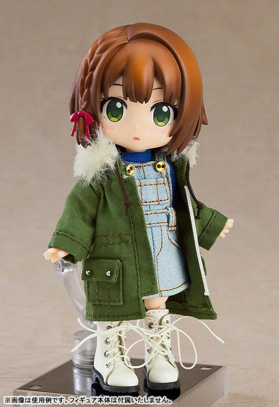 Nendoroid Doll Warm Clothing Set: Boots & Mod Coat (Khaki Green)ㅤ – Good Smile Company – ActionFigure Brasil