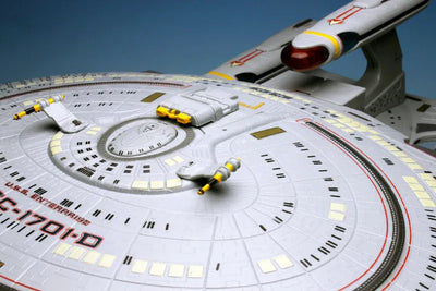 New Star Trek TNG U.S.S. Enterprise NCC-1701D Model Kai (Dreadnought Class)ㅤ – DIAMOND SELECT TOYS – ActionFigureBrasil — ambientada