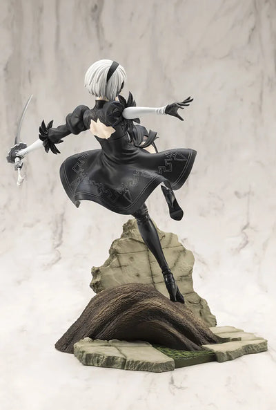 NieR:Automata Ver1.1a - Pod 042 - YoRHa No. 2 Type B - ARTFX J - 1/8 (Kotobukiya)ㅤ – Kotobukiya – ActionFigureBrasil — com base expositora
