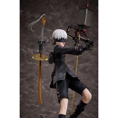 NieR:Automata Ver1.1a - YoRHa No. 9 Type S - Deluxe Version (Aniplex) [Shop Exclusive]ㅤ – Aniplex – ActionFigureBrasil — ambientada