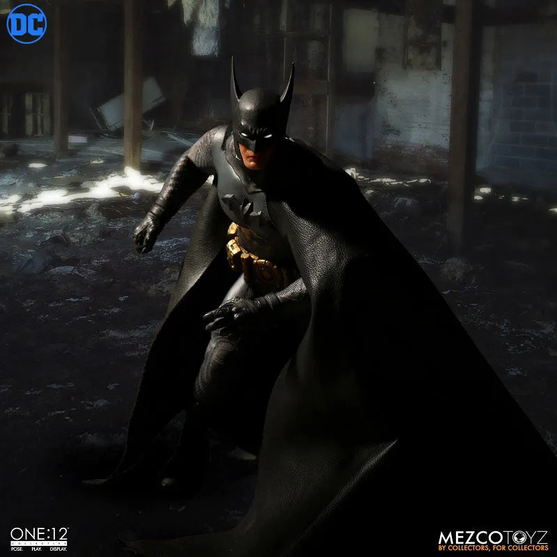 ONE:12 Collective - DC Comics: Ascending Knight Batman 1/12 Action Figureㅤ – Mezco – ActionFigure Brasil