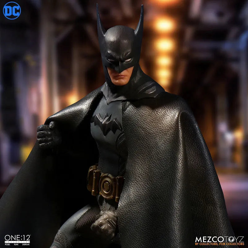 ONE:12 Collective - DC Comics: Ascending Knight Batman 1/12 Action Figureㅤ – Mezco – ActionFigure Brasil
