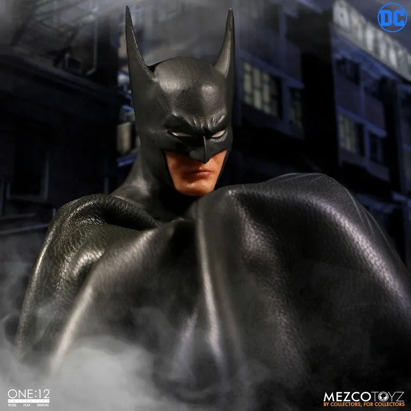 ONE:12 Collective - DC Comics: Ascending Knight Batman 1/12 Action Figureㅤ – Mezco – ActionFigure Brasil