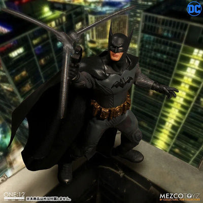 ONE:12 Collective - DC Comics: Ascending Knight Batman 1/12 Action Figureㅤ – Mezco – ActionFigureBrasil — embalagem