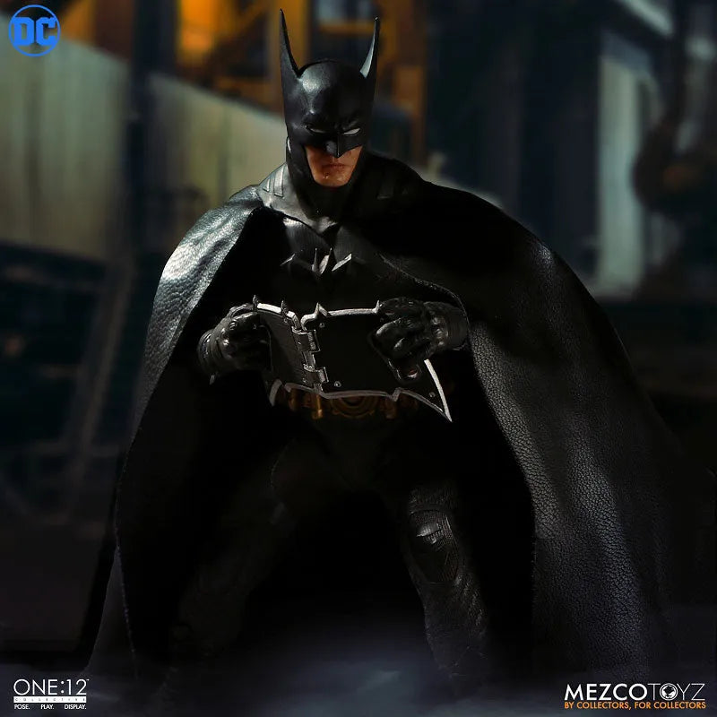 ONE:12 Collective - DC Comics: Ascending Knight Batman 1/12 Action Figureㅤ – Mezco – ActionFigure Brasil
