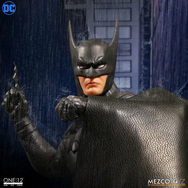 ONE:12 Collective - DC Comics: Ascending Knight Batman 1/12 Action Figureㅤ – Mezco – ActionFigure Brasil