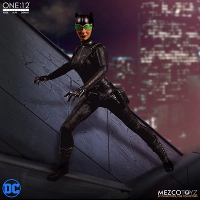 One:12 Collective - DC Comics: Catwoman 1/12 Action Figureㅤ – Mezco – ActionFigureBrasil — ângulo diferente