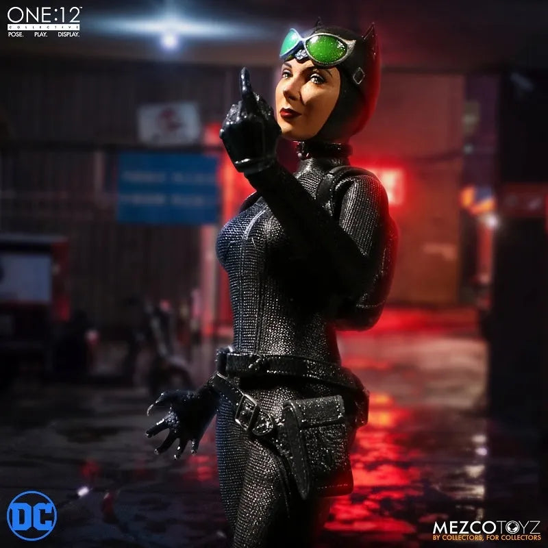 One:12 Collective - DC Comics: Catwoman 1/12 Action Figureㅤ – Mezco – ActionFigureBrasil