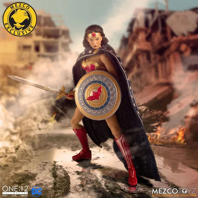 ONE:12 Collective / DC Comics: Classic Wonder Woman 1/12 Action Figureㅤ – Mezco – ActionFigureBrasil — ângulo diferente