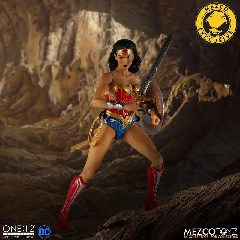 ONE:12 Collective / DC Comics: Classic Wonder Woman 1/12 Action Figureㅤ – Mezco – ActionFigureBrasil