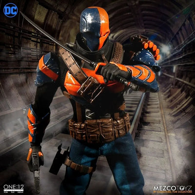 ONE:12 Collective - DC Comics: Deathstroke 1/12 Action Figureㅤ – Mezco – ActionFigureBrasil — close