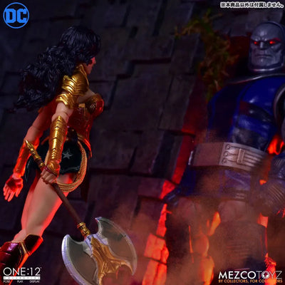 ONE:12 Collective / DC Comics: Modern Wonder Woman 1/12 Action Figureㅤ – Mezco – ActionFigureBrasil — com base expositora