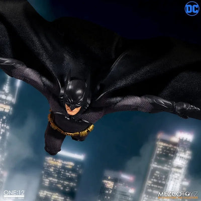 ONE:12 Collective - DC Comics: Sovereign Knight Batman 1/12 Action Figure(Provisional Pre-order)ㅤ – MEZCO TOYZ/豆魚雷 – ActionFigure Brasil — ambientada