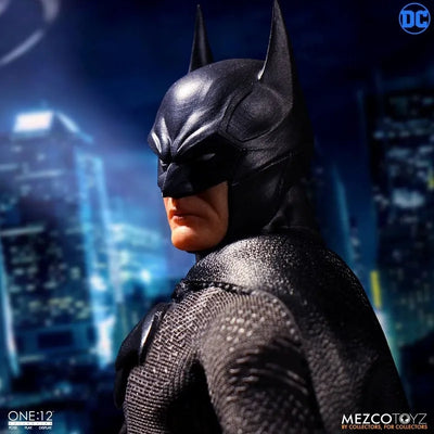 ONE:12 Collective - DC Comics: Sovereign Knight Batman 1/12 Action Figure(Provisional Pre-order)ㅤ – MEZCO TOYZ/豆魚雷 – ActionFigure Brasil — iluminação de estúdio