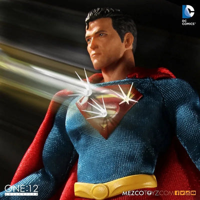 ONE:12 Collective - DC Comics: Superman 1/12 Action Figureㅤ – Mezco – ActionFigureBrasil — acessórios