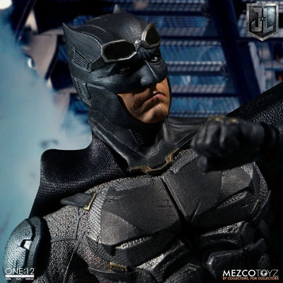 ONE:12 Collective - Justice League: Tactical Suit Batman 1/12 Action Figureㅤ – Mezco – ActionFigureBrasil — close