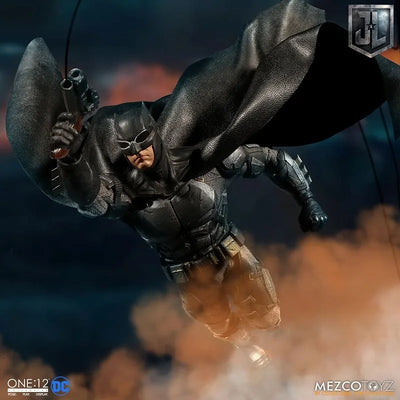 ONE:12 Collective - Justice League: Tactical Suit Batman 1/12 Action Figureㅤ – Mezco – ActionFigureBrasil — close