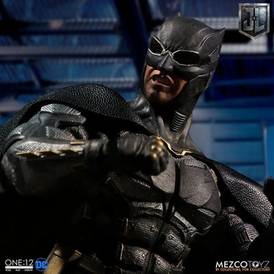 ONE:12 Collective - Justice League: Tactical Suit Batman 1/12 Action Figureㅤ – Mezco – ActionFigure Brasil — close