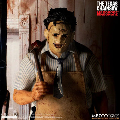 ONE:12 Collective / Texas Chainsaw Massacre: Leatherface 1/12 Action Figure Deluxe Editionㅤ – Mezco – ActionFigure Brasil — ângulo diferente
