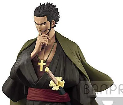 One Piece - Juracule Mihawk - Treasure Cruise World Journey Vol.3 (Bandai Spirits)ㅤ – Bandai Spirits – ActionFigure Brasil — ângulo diferente