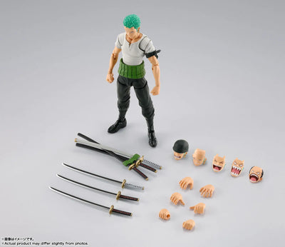 One Piece - Roronoa Zoro - S.H.Figuarts - Romance Dawn (Bandai Spirits)ㅤ – Bandai Spirits – ActionFigureBrasil — com base expositora