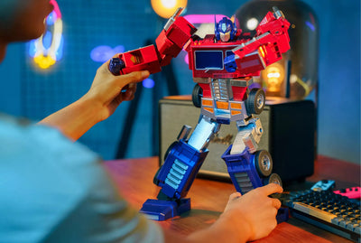 Optimus Prime G1 Elite Robot – Robosen – ActionFigure Brasil — ângulo diferente