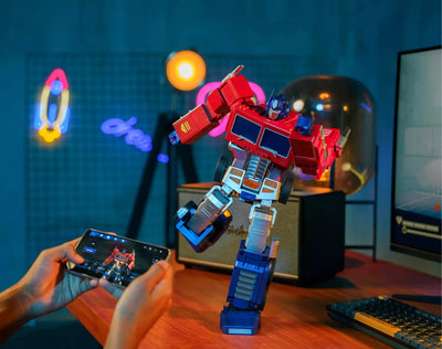 Optimus Prime G1 Elite Robot – Robosen – ActionFigure Brasil — close