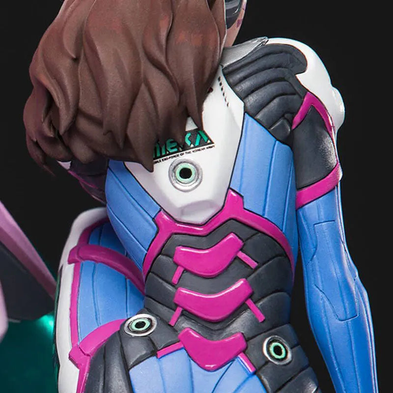 Overwatch - D.Va Hana Song with Mech 20 Inch Statueㅤ – Blizzard Entertainment – ActionFigure Brasil