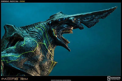 Pacific Rim - Knifehead Kaiju Statueㅤ – Sideshow Collectibles – ActionFigure Brasil — com base expositora