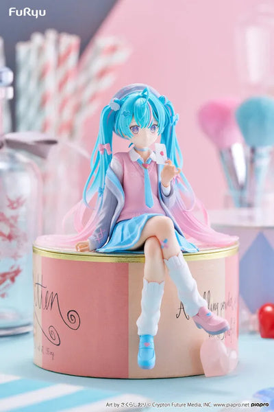 Piapro Characters - Hatsune Miku - Noodle Stopper Figure - Koisuru Blazer (FuRyu)ㅤ – FuRyu – ActionFigureBrasil — detalhe do produto