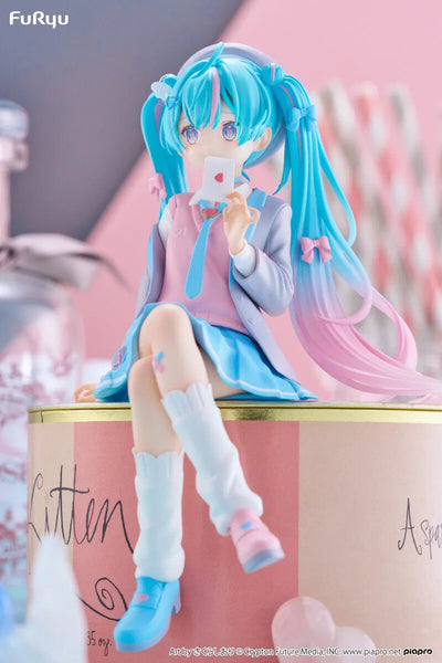 Piapro Characters - Hatsune Miku - Noodle Stopper Figure - Koisuru Blazer (FuRyu)ㅤ – FuRyu – ActionFigureBrasil — embalagem