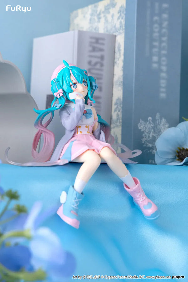 Piapro Characters - Hatsune Miku - Noodle Stopper Figure - Koisuru Sailor Fuku, Gray ver. (FuRyu)ㅤ – FuRyu – ActionFigure Brasil