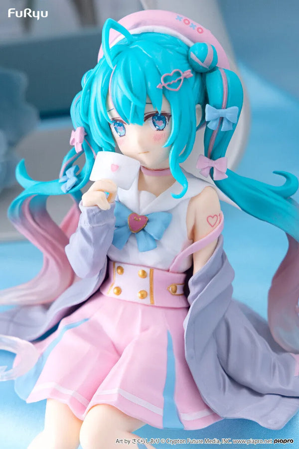 Piapro Characters - Hatsune Miku - Noodle Stopper Figure - Koisuru Sailor Fuku, Gray ver. (FuRyu)ㅤ – FuRyu – ActionFigure Brasil