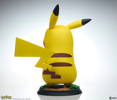 Pikachu - LIMITED EDITION: TBD – Sideshow Collectibles – ActionFigure Brasil — com base expositora