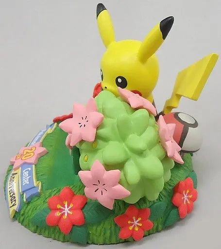 Pocket Monsters - Pikachu - Shaymin - Tamagetake - Pokémon Center 20th Anniversary - Eternal Calendar (Pokémon Center)ㅤ – Pokémon Center – ActionFigureBrasil