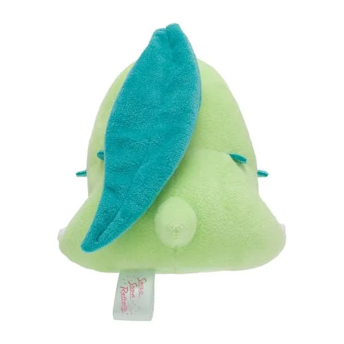 Pokemon - Chikorita - Saiko Soda Refresh Plushie (Pokemon Center)ㅤ – Pokemon Center – ActionFigure Brasil
