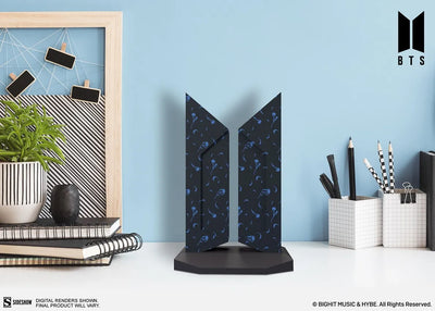 Premium BTS Logo: Black Swan Edition - LIMITED EDITION (Black Swan Edition) – Sideshow Collectibles – ActionFigure Brasil — detalhe do produto