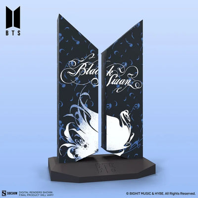 Premium BTS Logo: Black Swan Edition - LIMITED EDITION (Black Swan Edition) – Sideshow Collectibles – ActionFigure Brasil — com base expositora