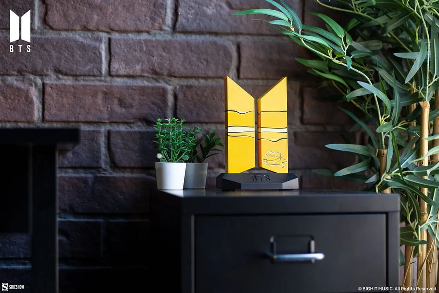 Premium BTS Logo: Butter Edition - LIMITED EDITION (Butter Edition) – Sideshow Collectibles – ActionFigure Brasil