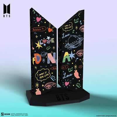 Premium BTS Logo: DNA Edition - LIMITED EDITION (DNA Edition) – Sideshow Collectibles – ActionFigure Brasil — detalhe do produto