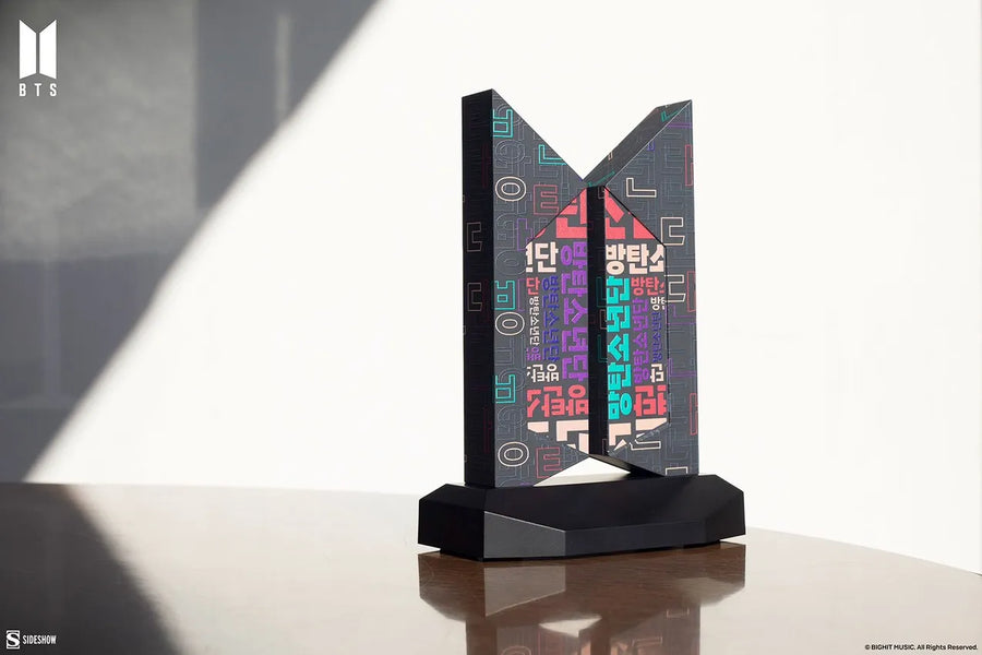 Premium BTS Logo: Hangeul Edition - LIMITED EDITION (Hangeul Edition) – Sideshow Collectibles – ActionFigure Brasil