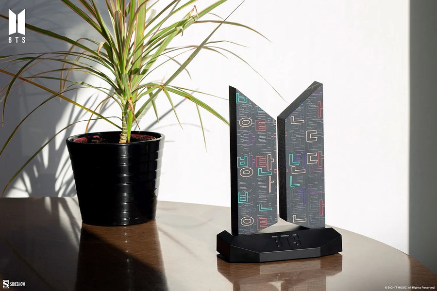 Premium BTS Logo: Hangeul Edition - LIMITED EDITION (Hangeul Edition) – Sideshow Collectibles – ActionFigure Brasil