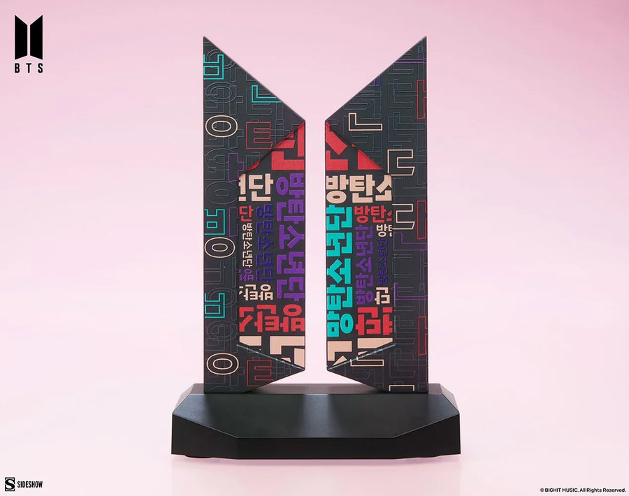 Premium BTS Logo: Hangeul Edition - LIMITED EDITION (Hangeul Edition) – Sideshow Collectibles – ActionFigure Brasil