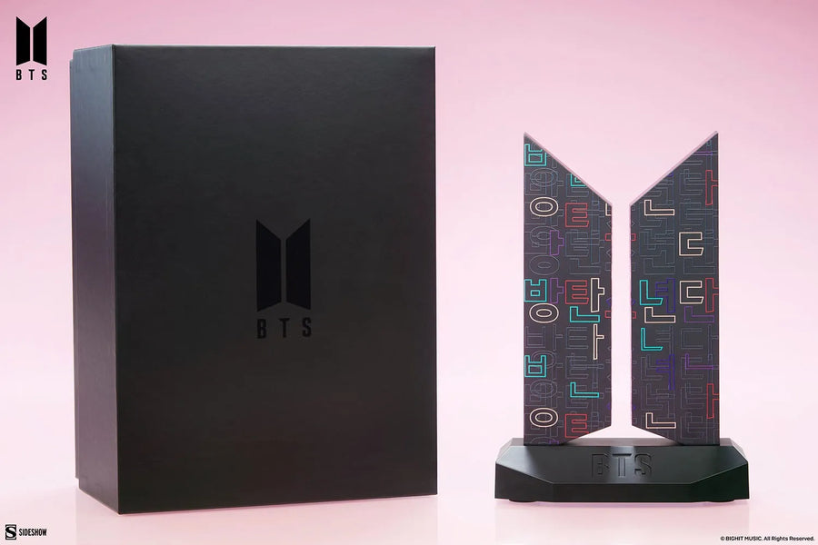 Premium BTS Logo: Hangeul Edition - LIMITED EDITION (Hangeul Edition) – Sideshow Collectibles – ActionFigure Brasil
