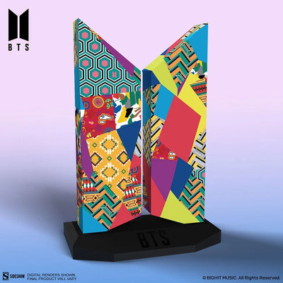 Premium BTS Logo: Idol Edition - LIMITED EDITION (Idol Edition) – Sideshow Collectibles – ActionFigure Brasil — ângulo diferente