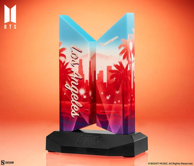 Premium BTS Logo: Los Angeles Edition - LIMITED EDITION (Los Angeles Edition) – Sideshow Collectibles – ActionFigure Brasil — close